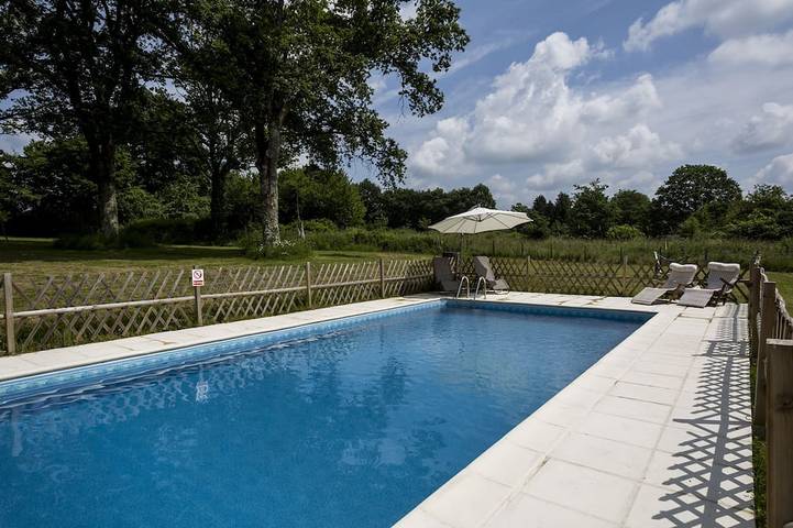 Gîte pour 11 personnes, avec piscine et terrasse à Cromac