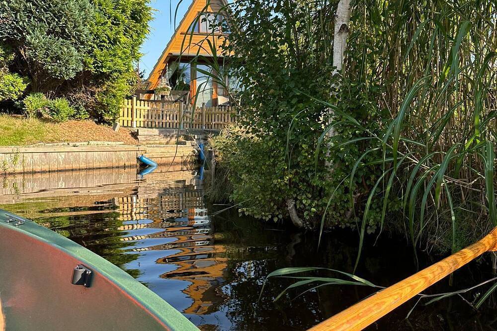 Renoviertes Nurdachhaus in Ostfriesischer Natur am Wasser für Familien — Bild 2