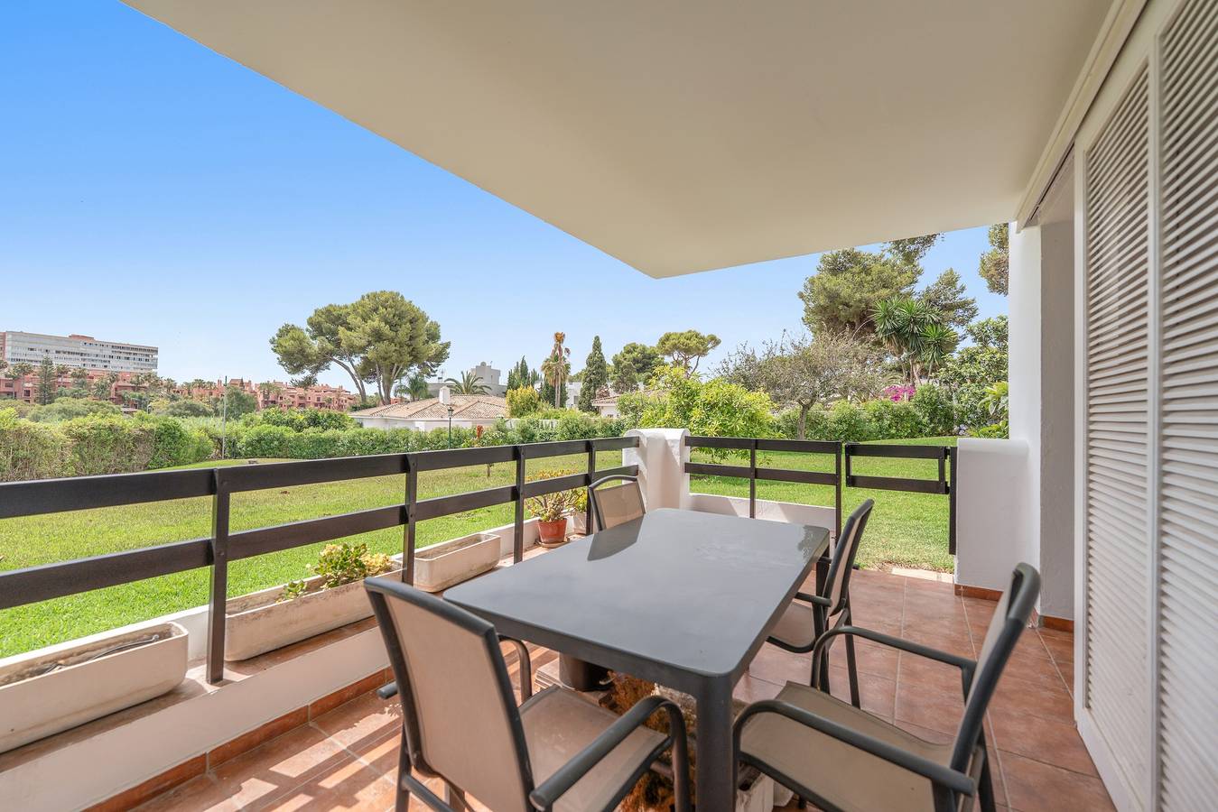 Appartement entier, Appartement 'Los Monteros' avec vue sur la montagne, Wi-Fi et climatisation in Las Chapas, Marbella