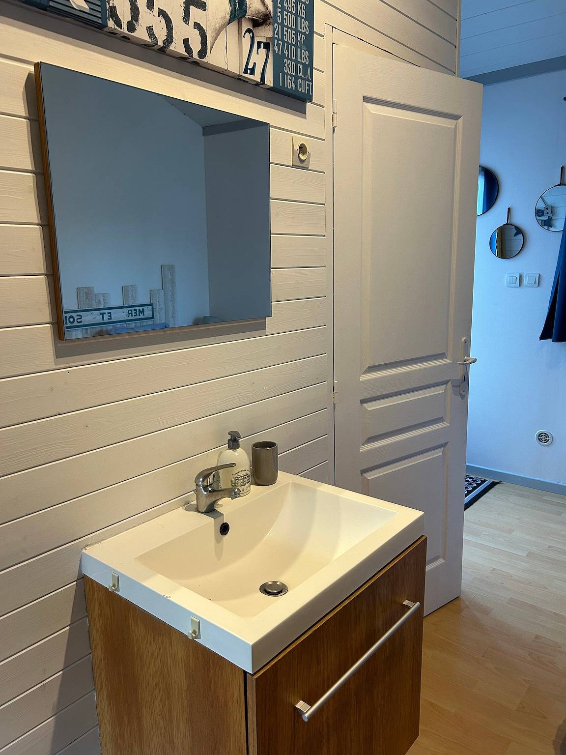 Bed and Breakfast 'La Berguerie' with Private Terrace and Wi-Fi in Dolus-d'Oléron, Côte de Beauté