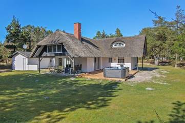 Ferienhaus für 9 Personen, mit Terrasse und Whirlpool, mit Haustier in Vejers Strand