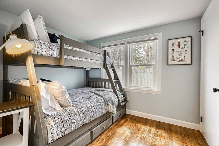 Vacation rental for 7 people, with yard and terrace, with pets in Hyannis