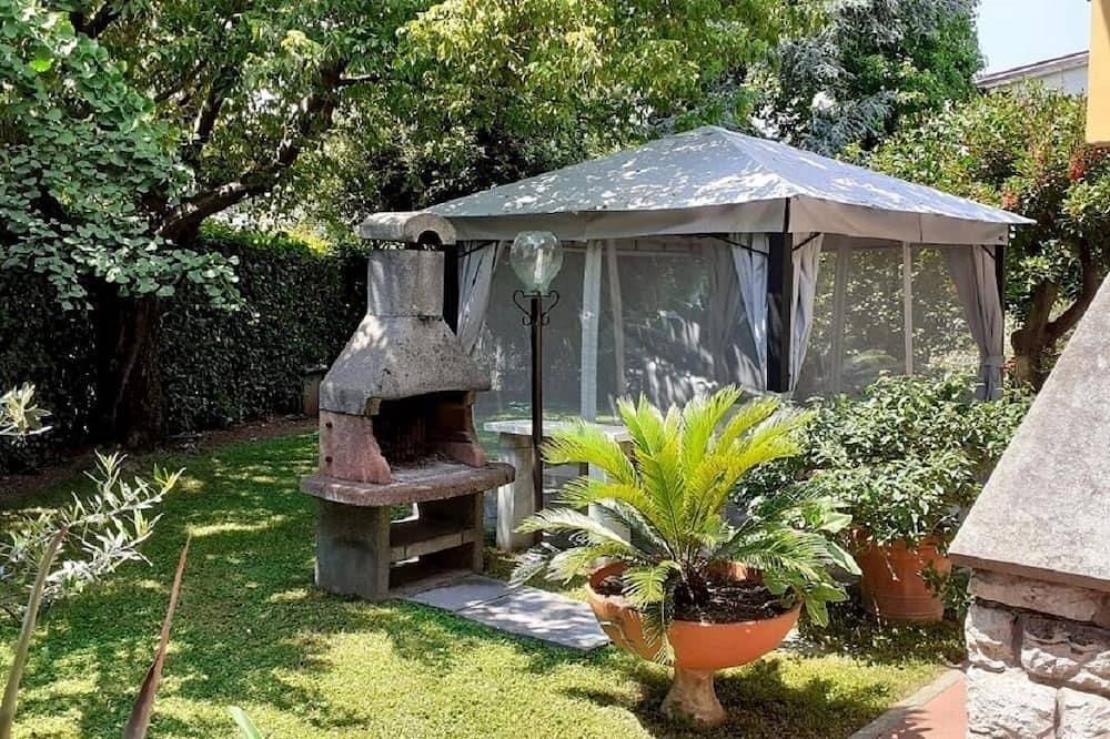 Apartamento entero, Flat with garden closed to see in Seravezza, Costa de la Maremma