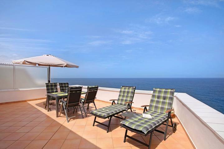 Entire apartment, Vacation Apartment 'Apartment Seaside' with Sea View, Wi-Fi and Air Conditioning in Playa de los Roques, Los Realejos