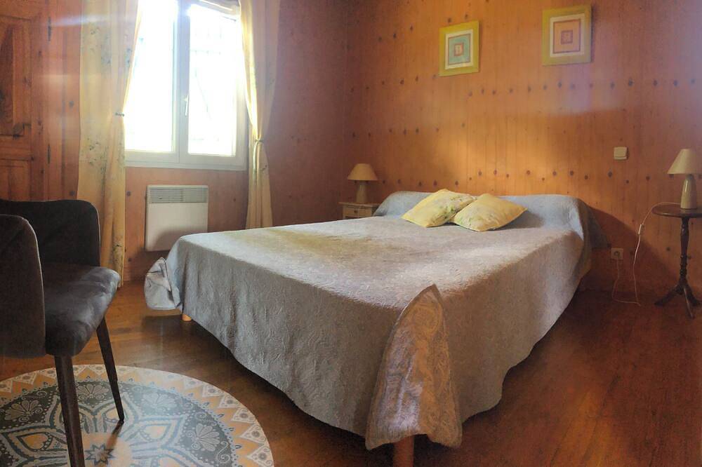 Chalet 3 Lou Braisadou à la ferme, avec piscine couverte chauffée in Saint-Mamet-la-Salvetat, Région d'Aurillac
