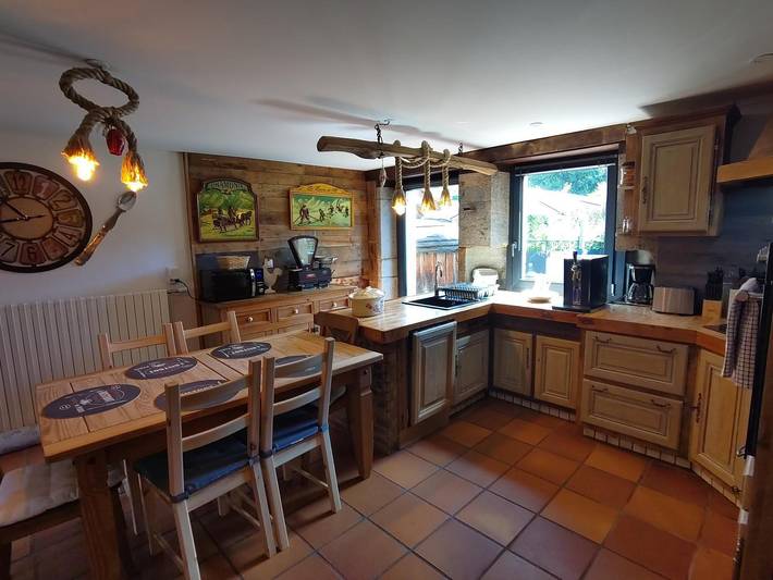 Gîte pour 4 personnes, avec terrasse et jardin dans Longevelle-sur-Doubs