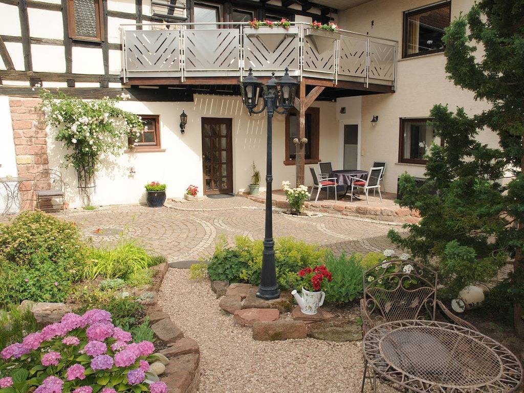 Ferienwohnung mit 1 Schlafzimmer in Minfeld, Rheinebene