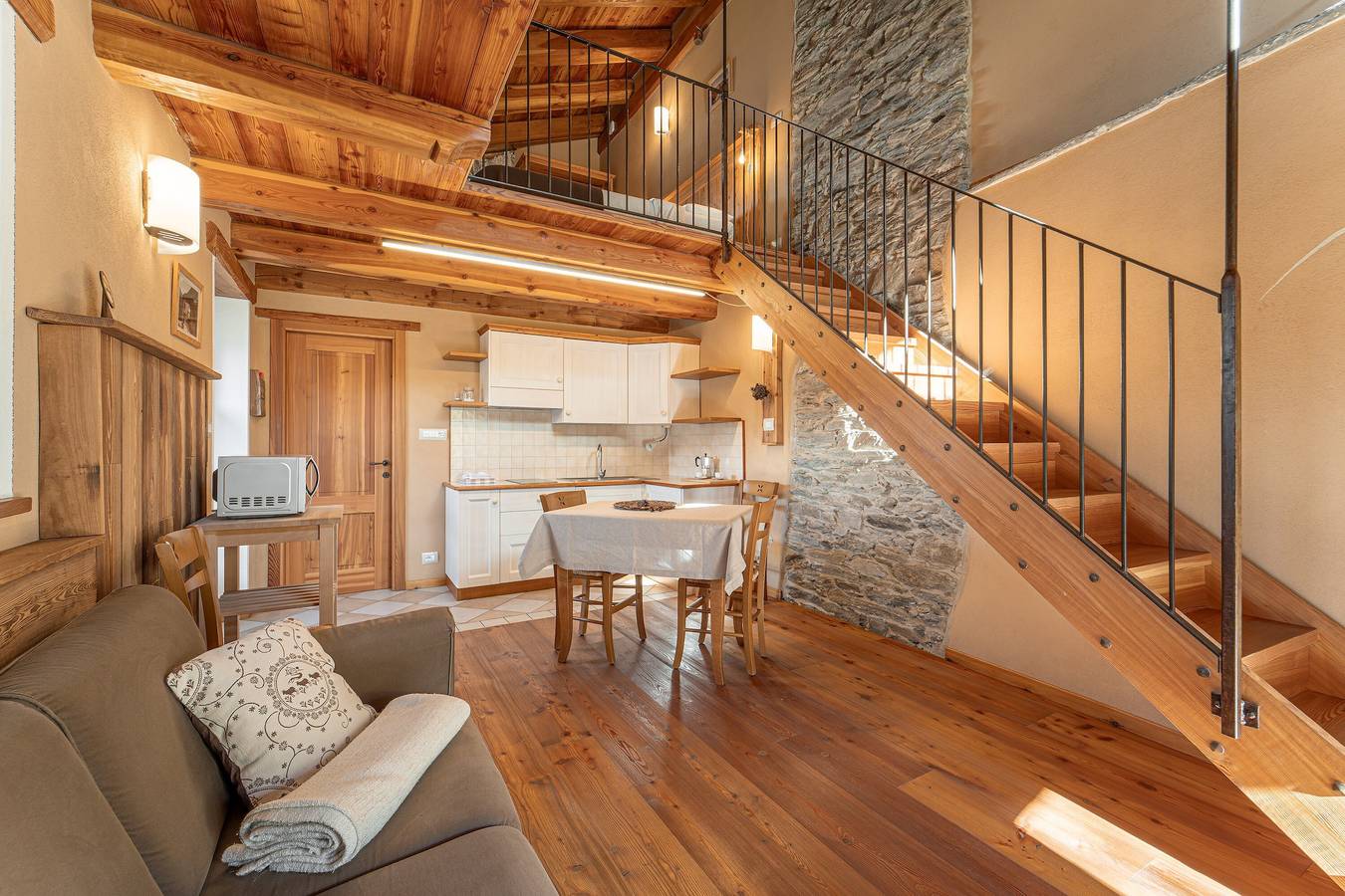 Chalet 'Civico 9' with Mountain View, Shared Garden and Wi-Fi in Marmora, Cuneo Province