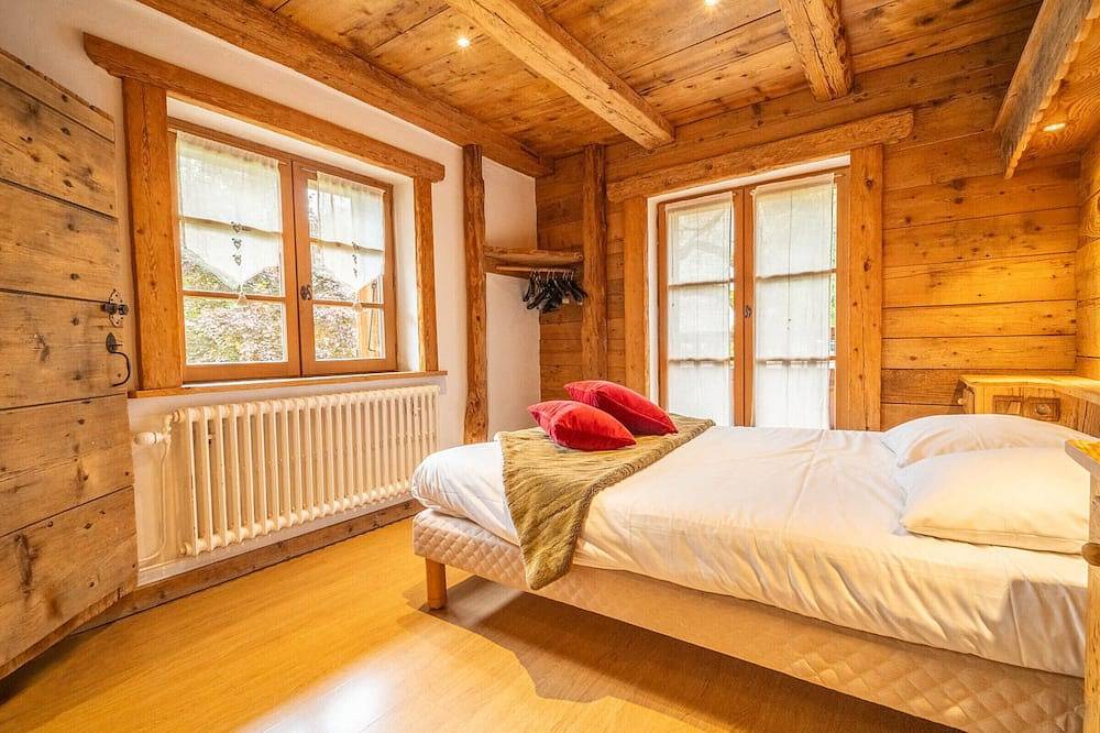 Appartement entier, Spacieux appart 5 ch au cœur du village, charme savoyard, Wifi, cheminée décorative in La Clusaz, Région d'Annecy