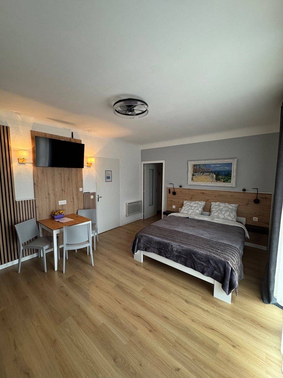 Superior-Vierbettzimmer mit Balkon(3) in Castellane, Regionaler Naturpark Verdon