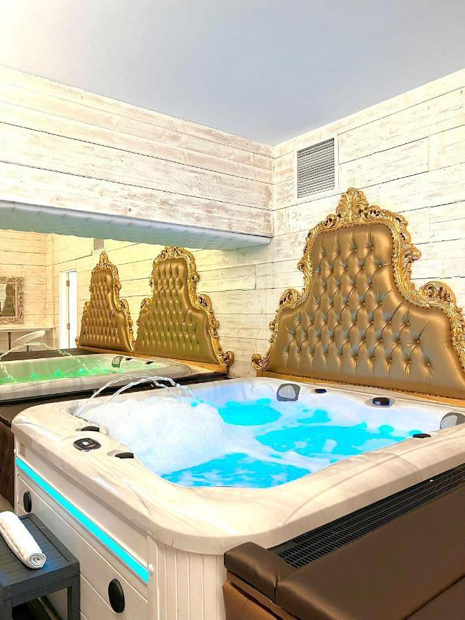 Luxury Suite - Sleeps 8 in Liverpool, Merseyside