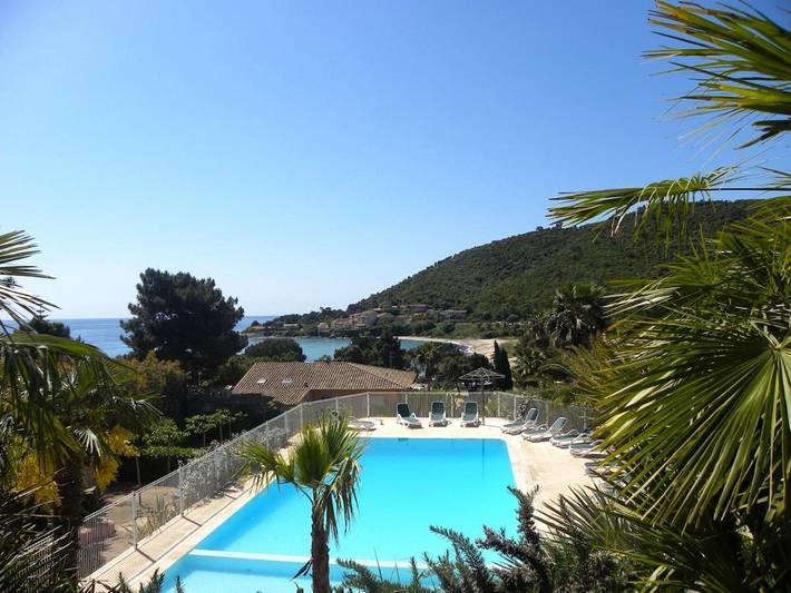 Location de vacances pour 8 personnes, avec Terrasse ainsi que Jardin et Piscine dans Tarco