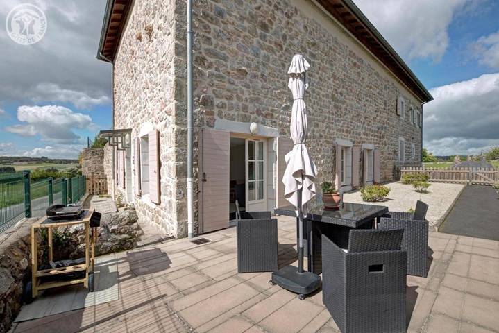 Location de vacances pour 4 personnes, avec terrasse à Usson-en-Forez - 2