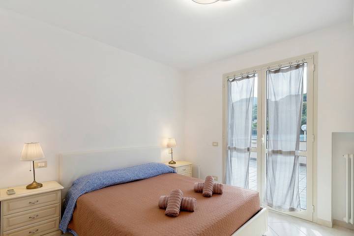 Appartement entier, Appartement 'M&M House Beach - 4 Salti Dal Mare' avec vue montagne, Wi-Fi et climatisation in Loano, Riviera di Ponente
