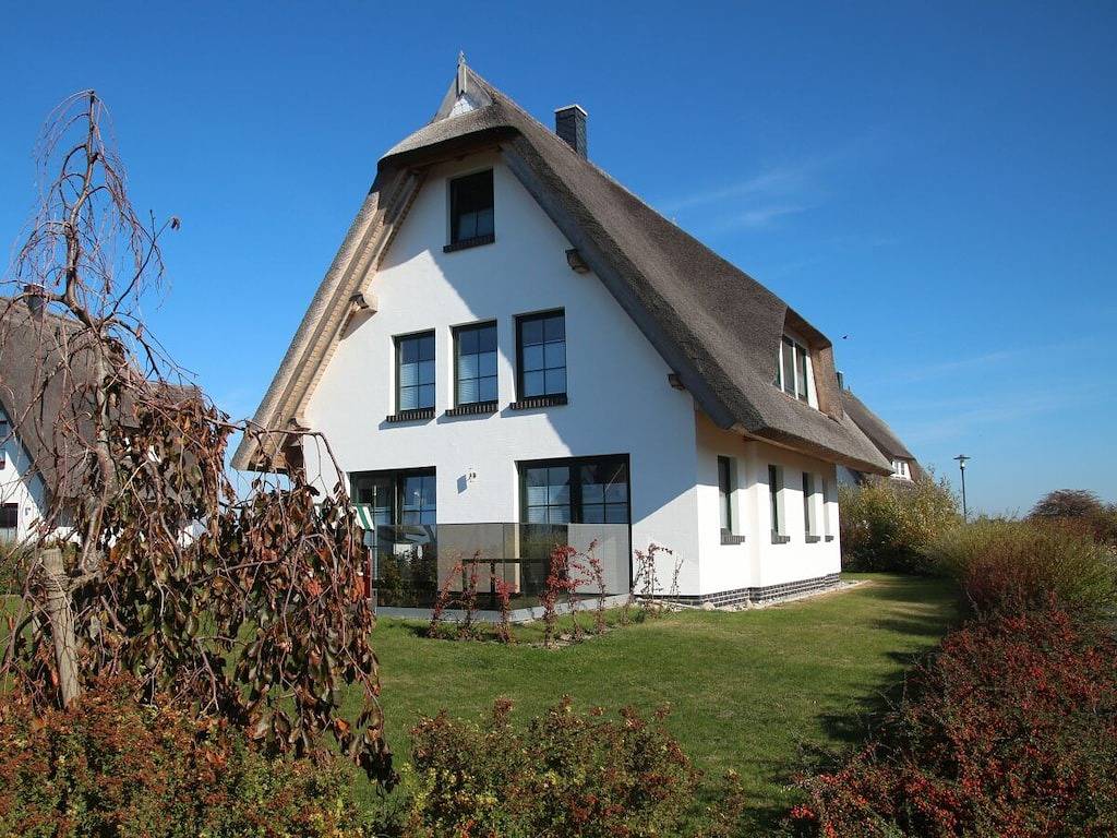 Ferienhaus in Dranske mit Schwimmbecken in Dranske, Rügen