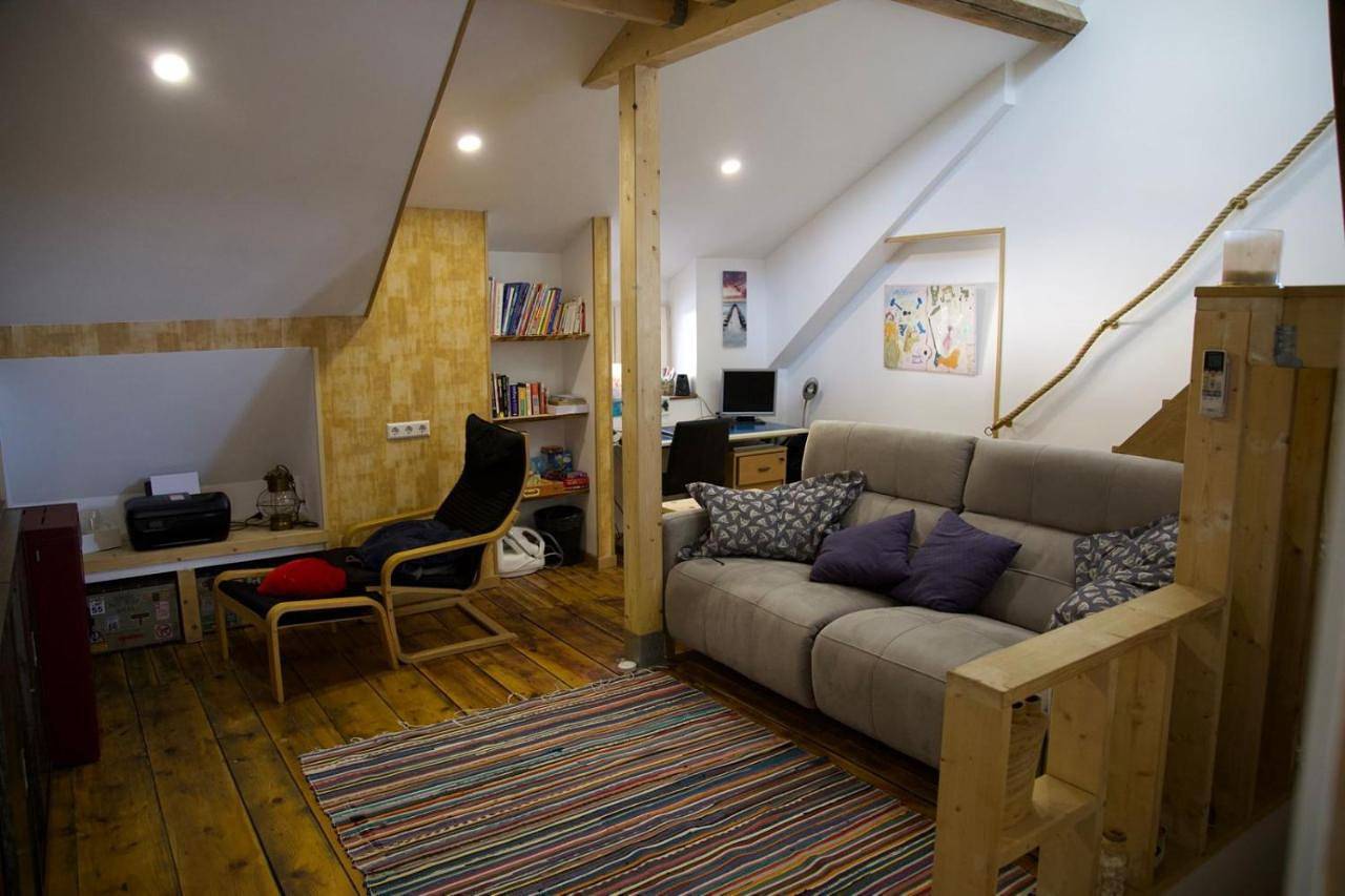Appartement de vacances entier, Double Room with Private Bathroom in Dun-sur-Meuse, Verdun