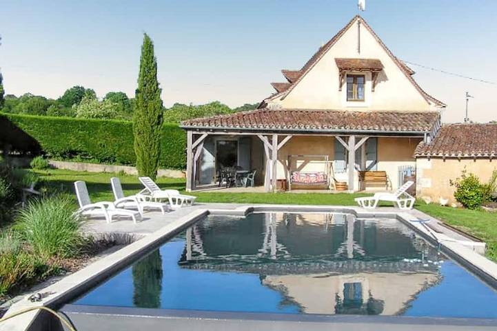 Location de vacances pour 6 personnes, avec jardin et terrasse à Issac