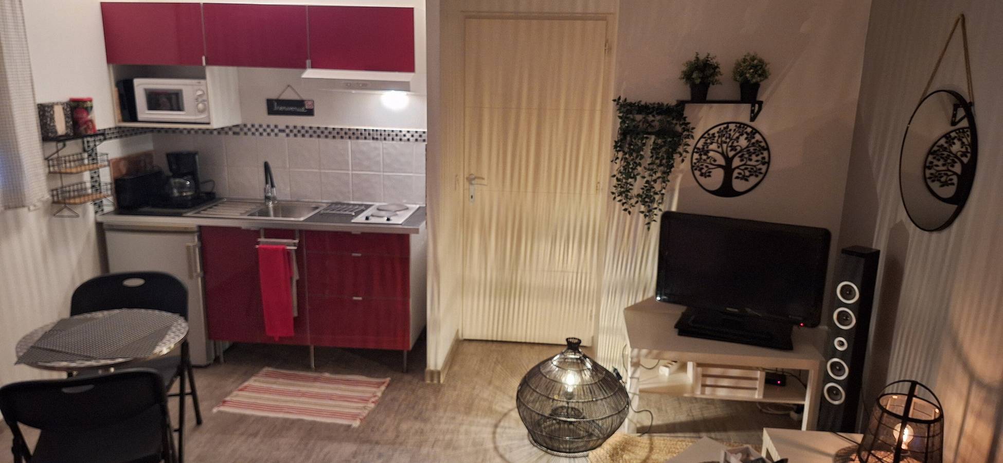 Estudio entero, Estudio 'La Perle Du Sud' con patio privado, Wi-Fi y aire acondicionado in Villeneuve-lès-Béziers, Côte d'Améthyste