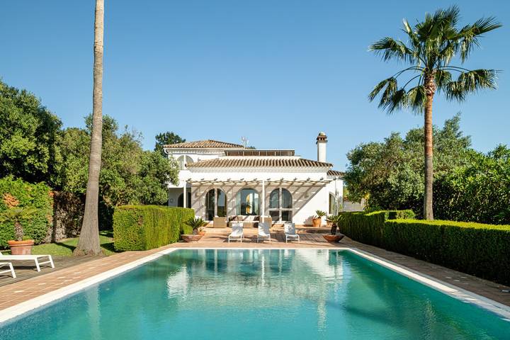 Villa Rosa with Pool, Garden and Wi-Fi in Benalup-Casas Viejas, Costa de la Luz
