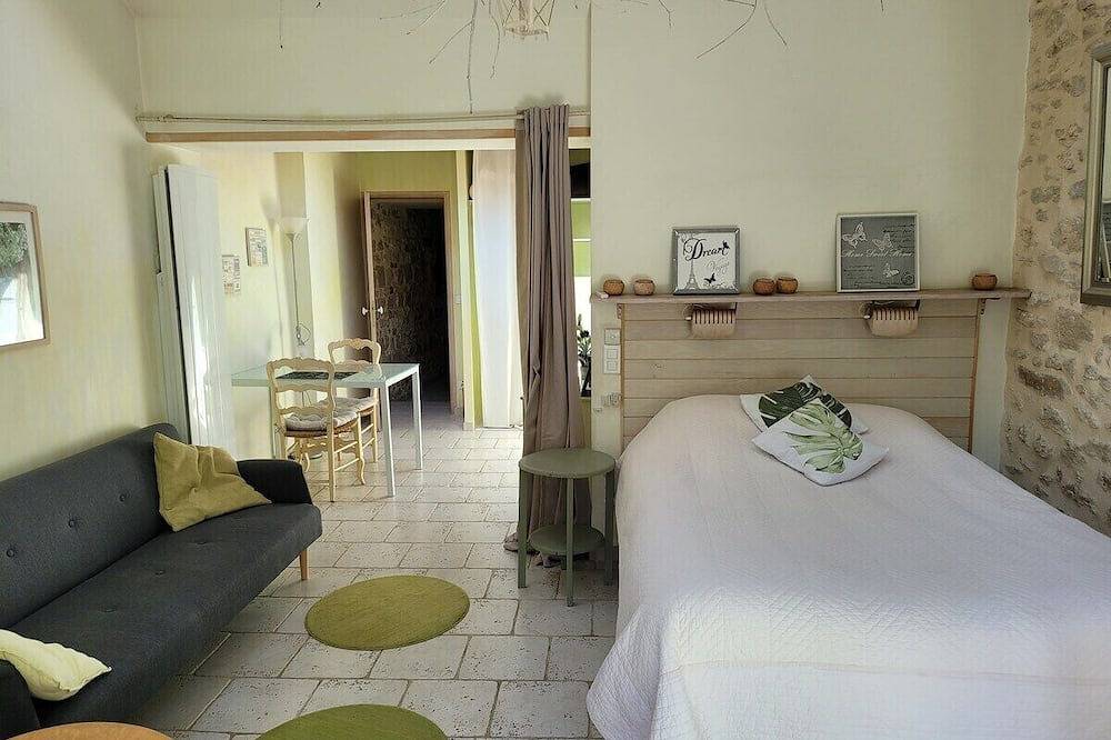Apartamento entero, Estudio-Confortable-Baño con bañera-Vista al Jardín-3 Star in Milly-la-Forêt, Parc naturel régional du Gâtinais français