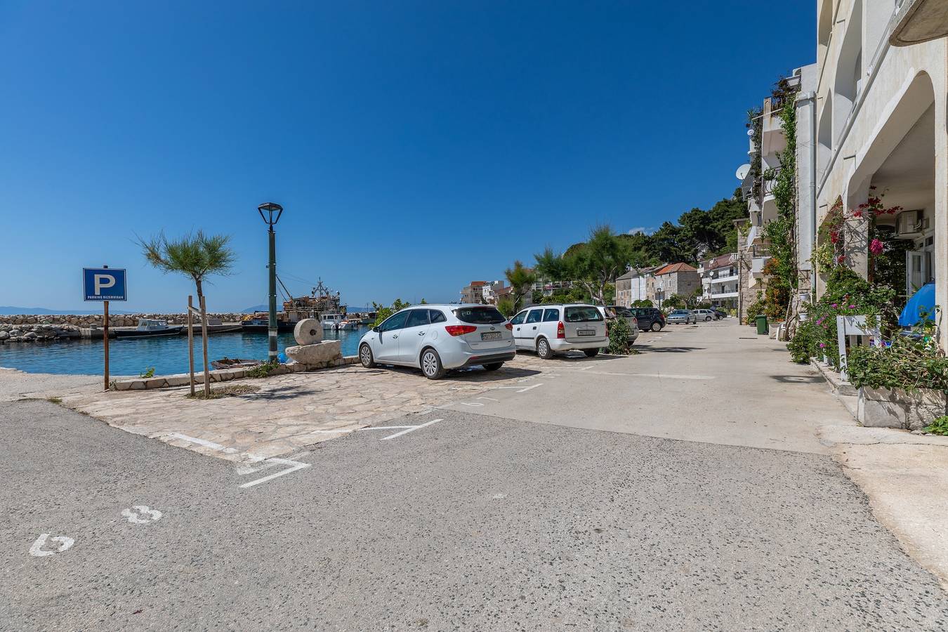 Cijeli apartman, Trosobni apartman uz plažu Drašnice, Makarska -a in Drašnice, Makarska rivijera
