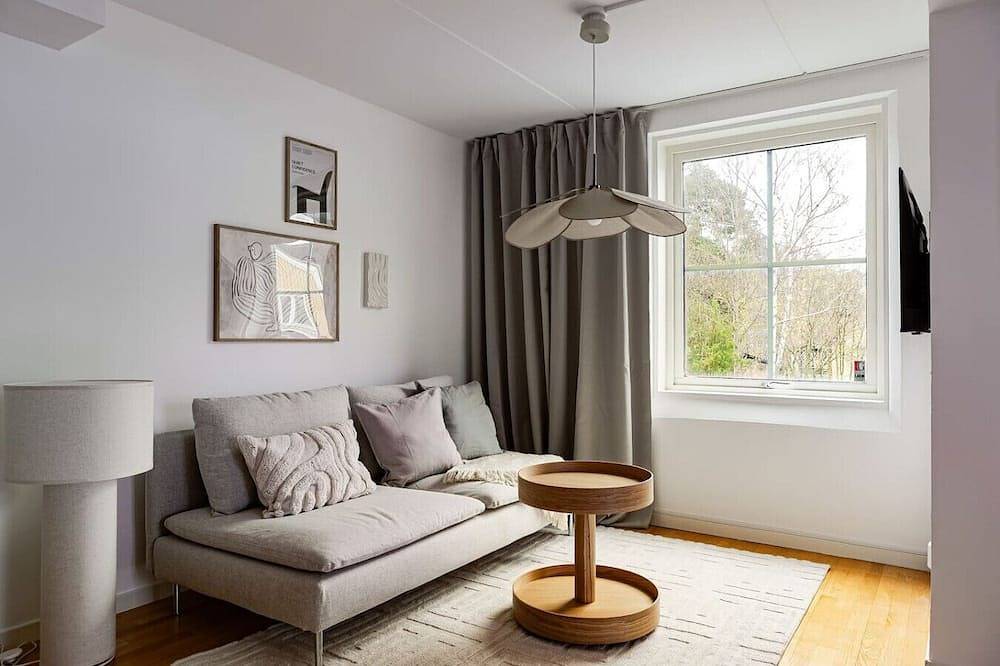 Ganze Wohnung, Cozy & Bright Studio Apartment in Lidingö in Lidingö, Stockholmer Schärengarten