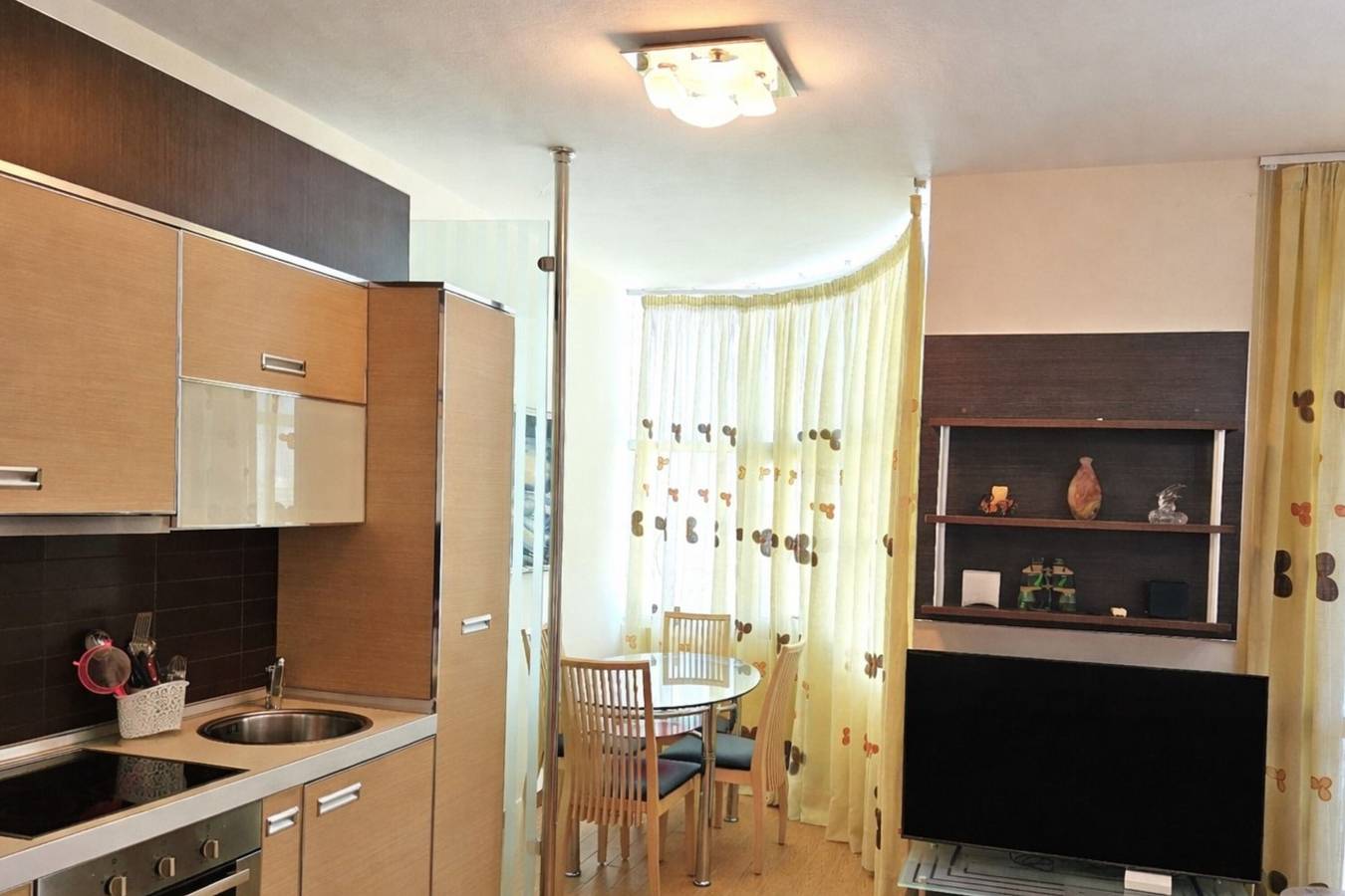 Apartamento entero, Apartamento de vacaciones para 4 personas con balcón in Vlorë