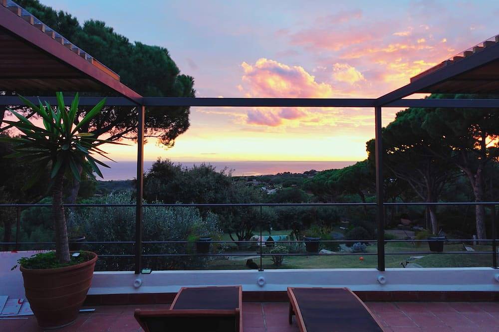 The Pergola Suite, sea view retreat near Barcelona in Supermaresme, San Andrés de Llavaneras