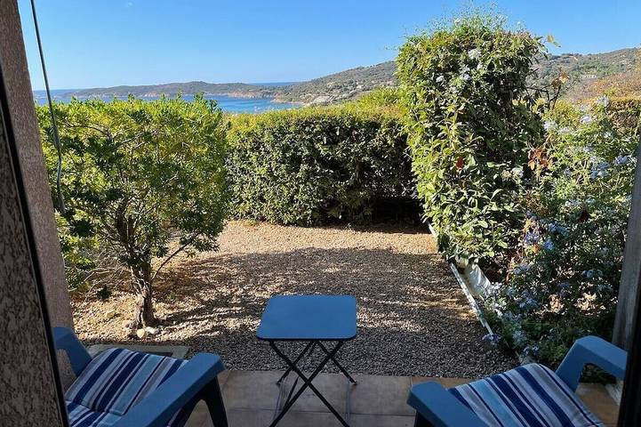 Appartement de vacances pour 4 personnes, avec Terrasse ainsi que Jardin et Piscine à Cargèse