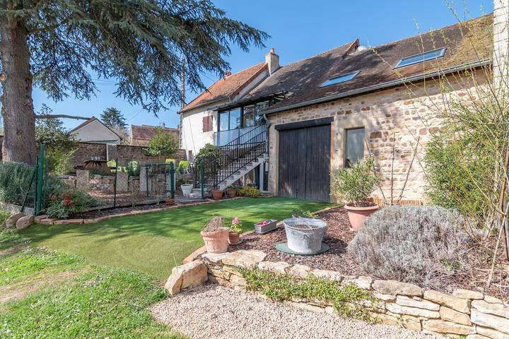Ferieudlejning for 4 personer, med have og terrasse i Bourgogne