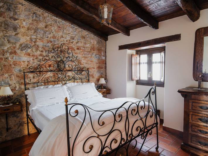 Casa rural para 3 personas, con terraza además de piscina y jardín en Bigas