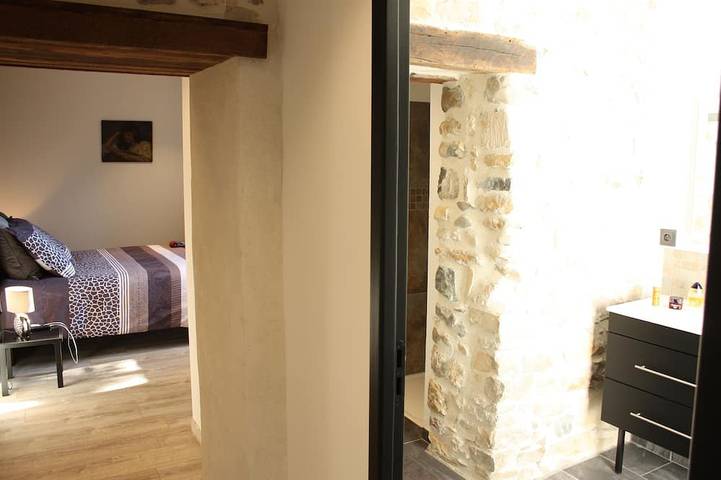 Gîte pour 8 personnes, avec piscine ainsi que jardin et jacuzzi à Vallon-Pont-d'Arc - 2