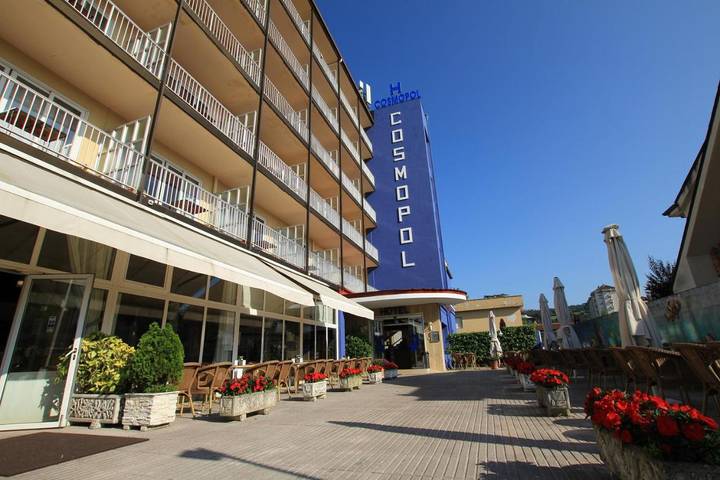 Apartamento para 3 personas, con piscina además de balcón y vistas en Laredo