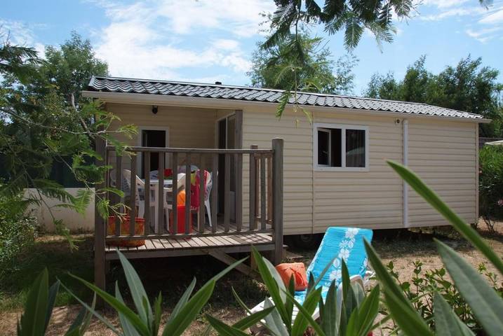 Camping para 4 personas, con Terraza además de Piscina y Sauna en Costa Azul