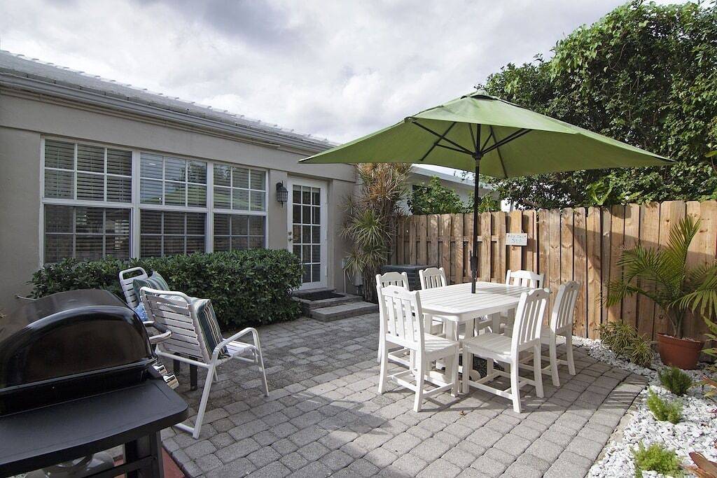 Für dieses versteckte Juwel wird kein Auto benötigt, nur wenige Schritte vom Strand und der Atlantic Avenue entfernt! in Delray Beach, Palm Beach County