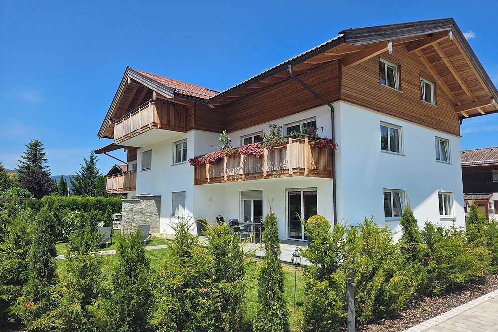 Entire apartment, Neueröffnung \"der Tegernsee Stern\" in Kreuth, Bavarian Alps