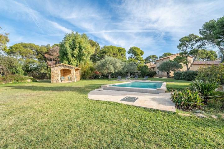 Mas Vitícola a 10 Minutos de Narbona con Piscina Privada in Bizanet, Costa mediterránea (Francia)