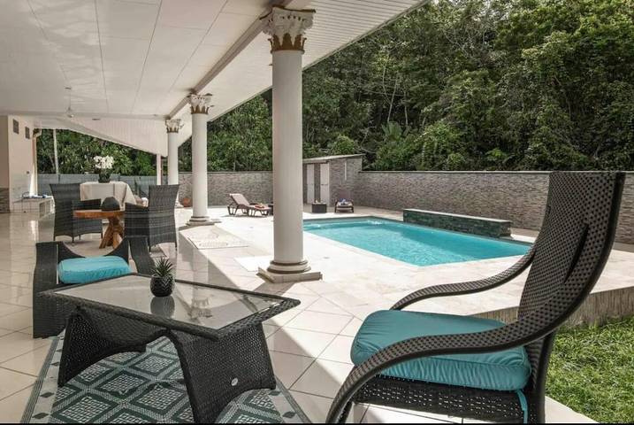 Villa pour 6 personnes, avec piscine ainsi que jacuzzi et jardin