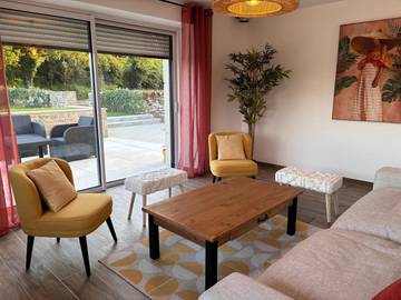 Location de vacances pour 8 personnes, avec vue ainsi que terrasse et jardin à Brech