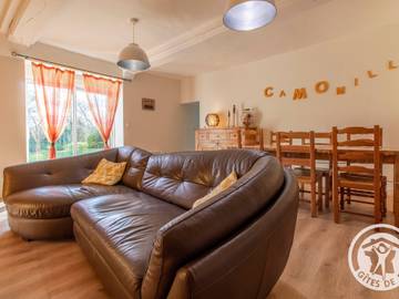 Gîte pour 6 personnes, avec terrasse dans Saint-Georges-des-Gardes