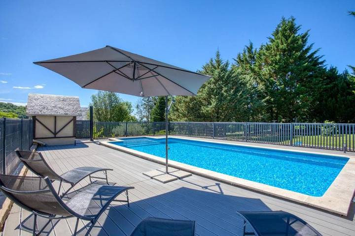 Location de vacances pour 6 personnes, avec Jacuzzi et Terrasse ainsi que Jardin et Piscine dans Les Coteaux Périgourdins