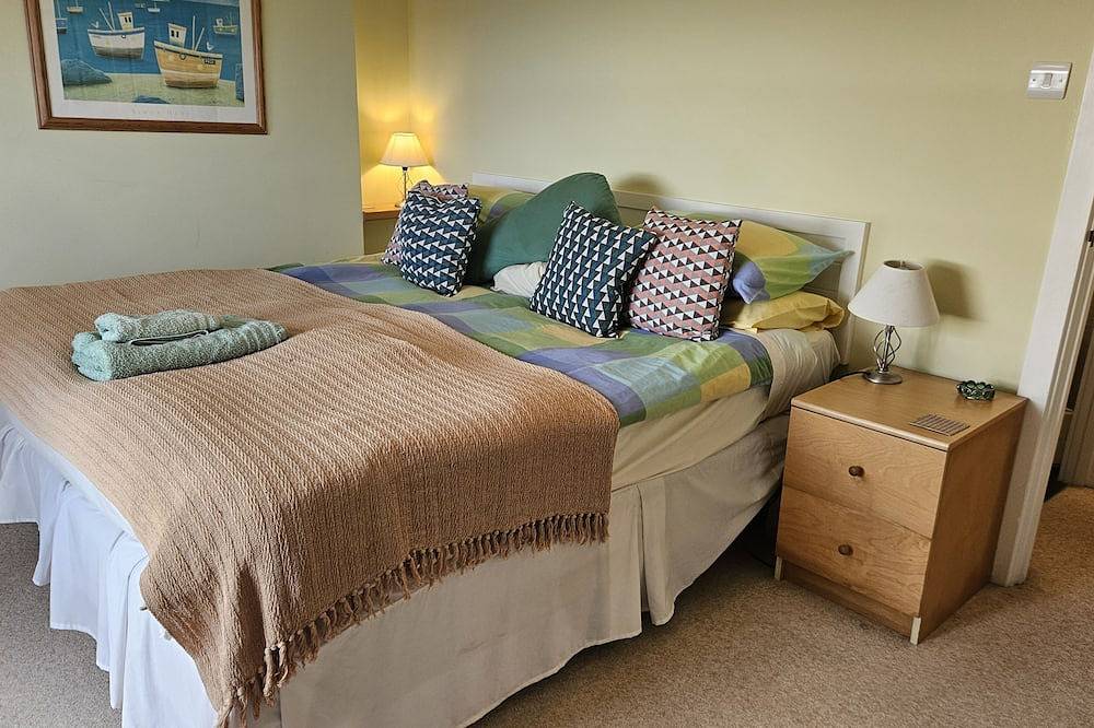 Charlies -  a cottage that sleeps 6 guests  in 3 bedrooms in St Mawes, Cornwall