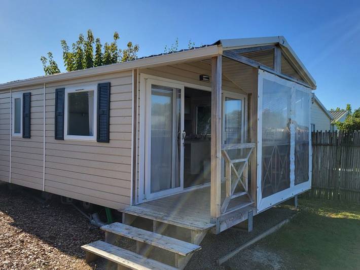 Camping pour 4 personnes, avec piscine et terrasse