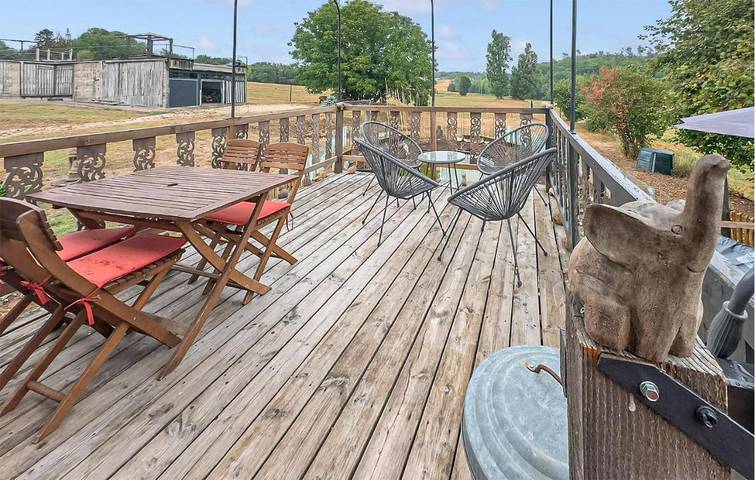 Location de vacances pour 4 personnes, avec piscine ainsi que jardin et jacuzzi à Saint-Sulpice-de-Roumagnac - 3
