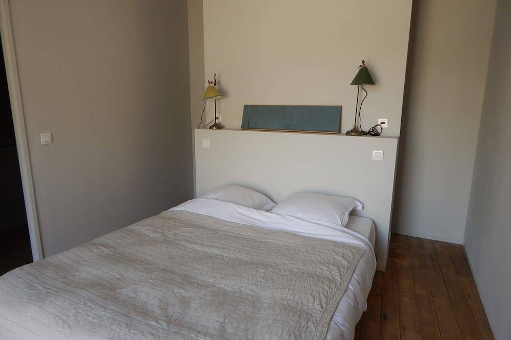 Dorfhaus in Drôme Provençale im Jahr 2018 restauriert in Grillon, Enclave de Valreas
