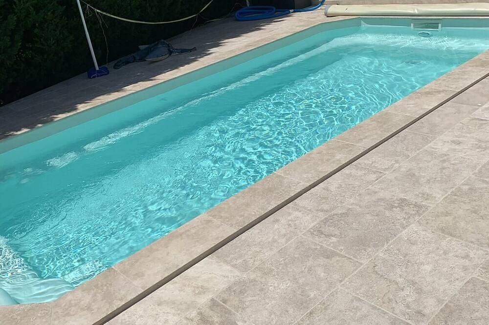Apartamento entero, Comfortable studio 5 min from the beach + pool access in Biguglia, Región de Bastia