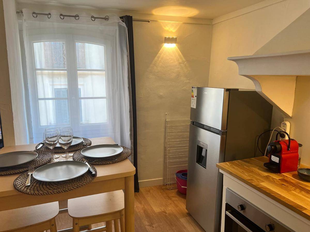 Appartement entier, One-Bedroom Apartment in Toulon, Côte méditerranéenne (France)