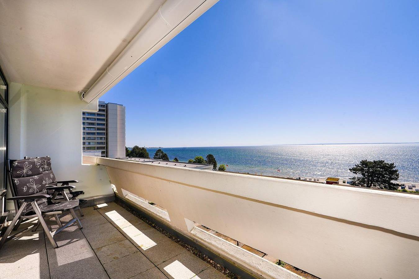 Ganze Wohnung, Ferienwohnung Leuchtturm - Feriendomizil mit Meerblick und Balkon in Strandlage in Sierksdorf, Ostholstein