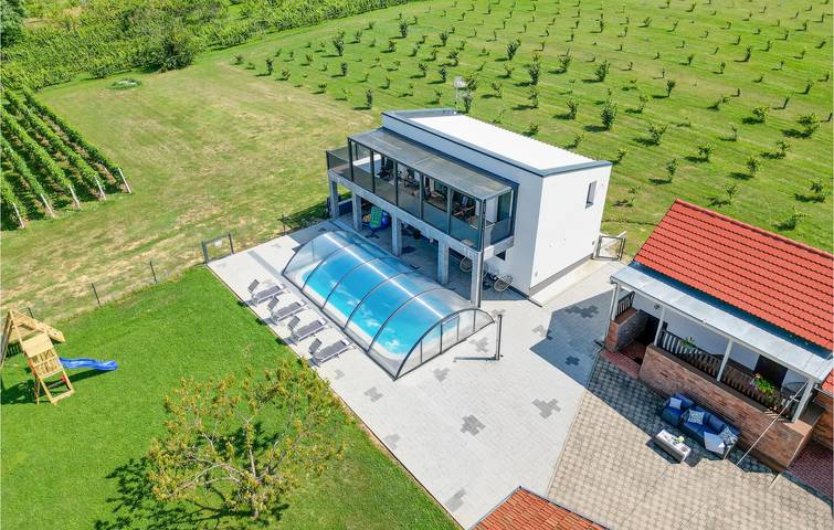 Charmante 2-Zimmer-Wohnung mit Pool, Terrasse und WLAN in Virovitica-Podravina