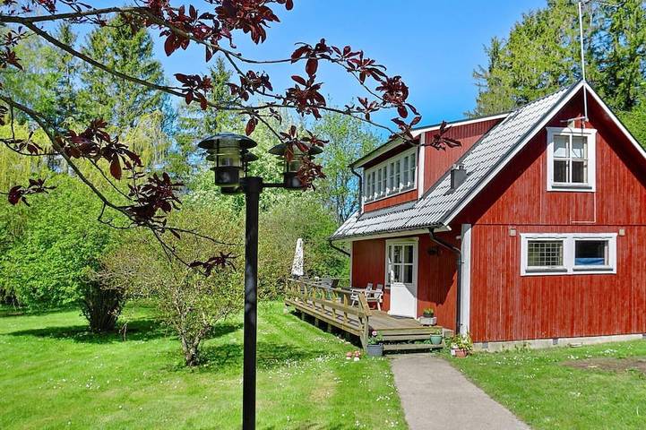 Feriehus for 4 personer, med balkong og hage på Gotland